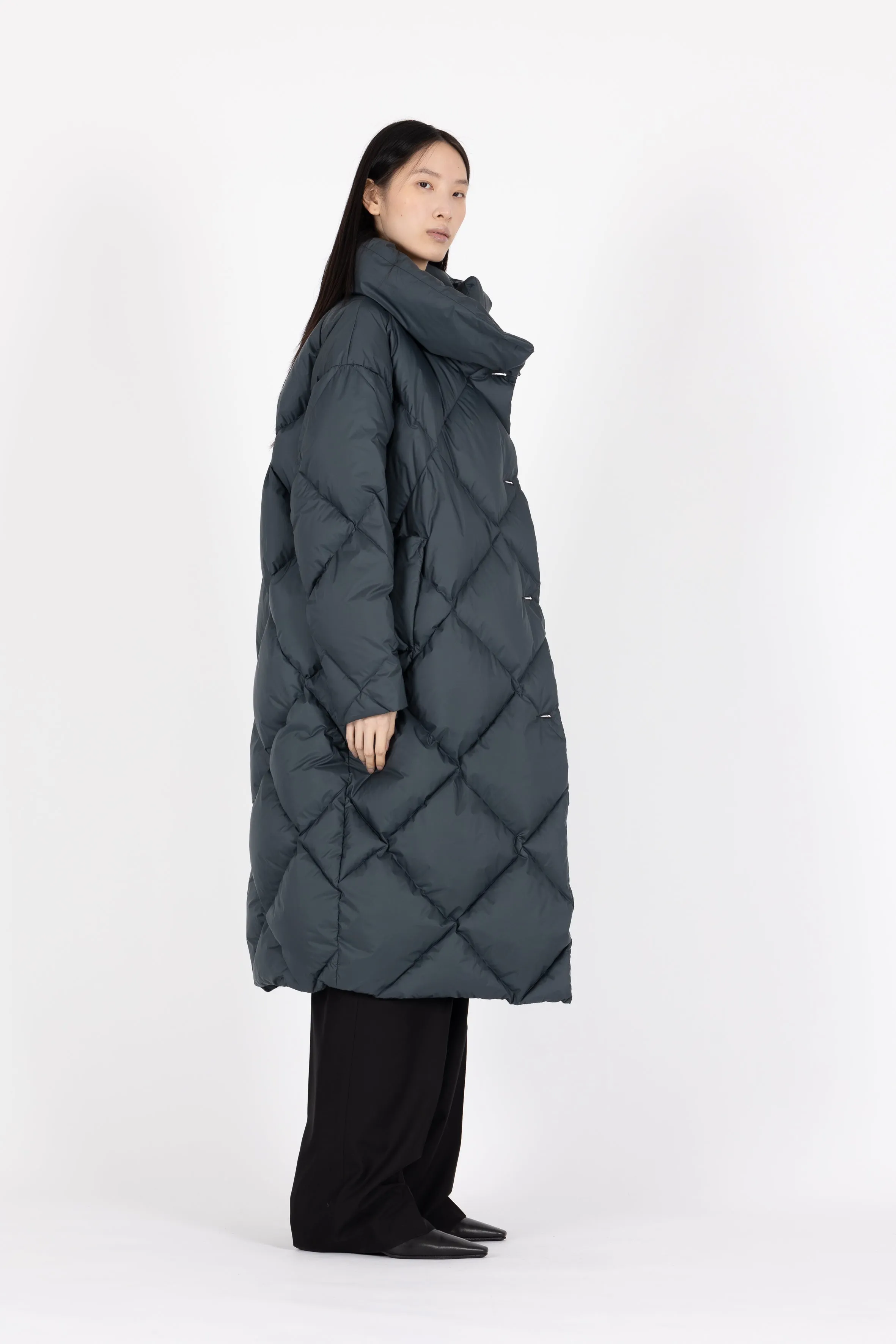 ICONIC DIAMOND QUILT DOWN COAT DEA