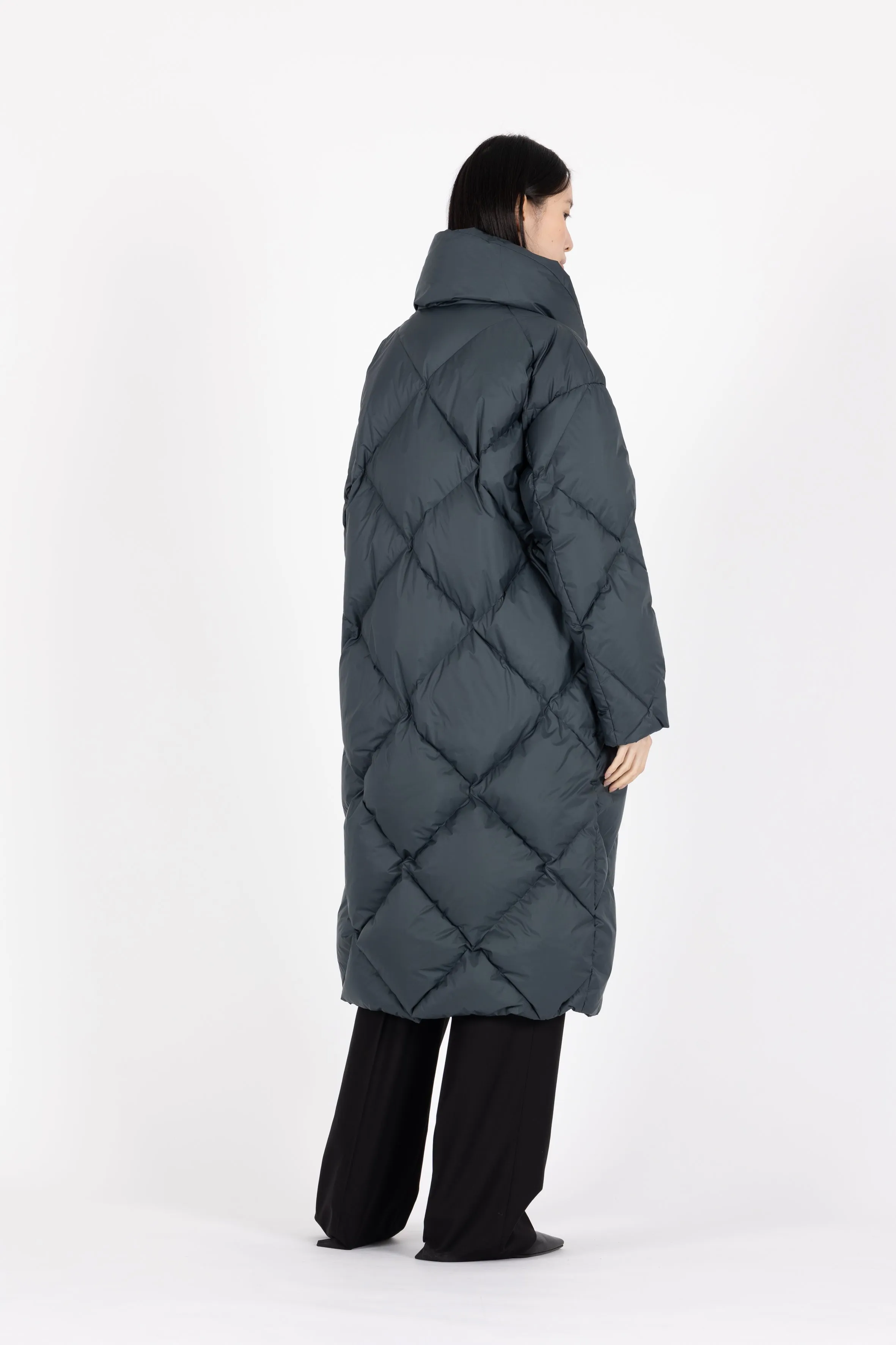 ICONIC DIAMOND QUILT DOWN COAT DEA