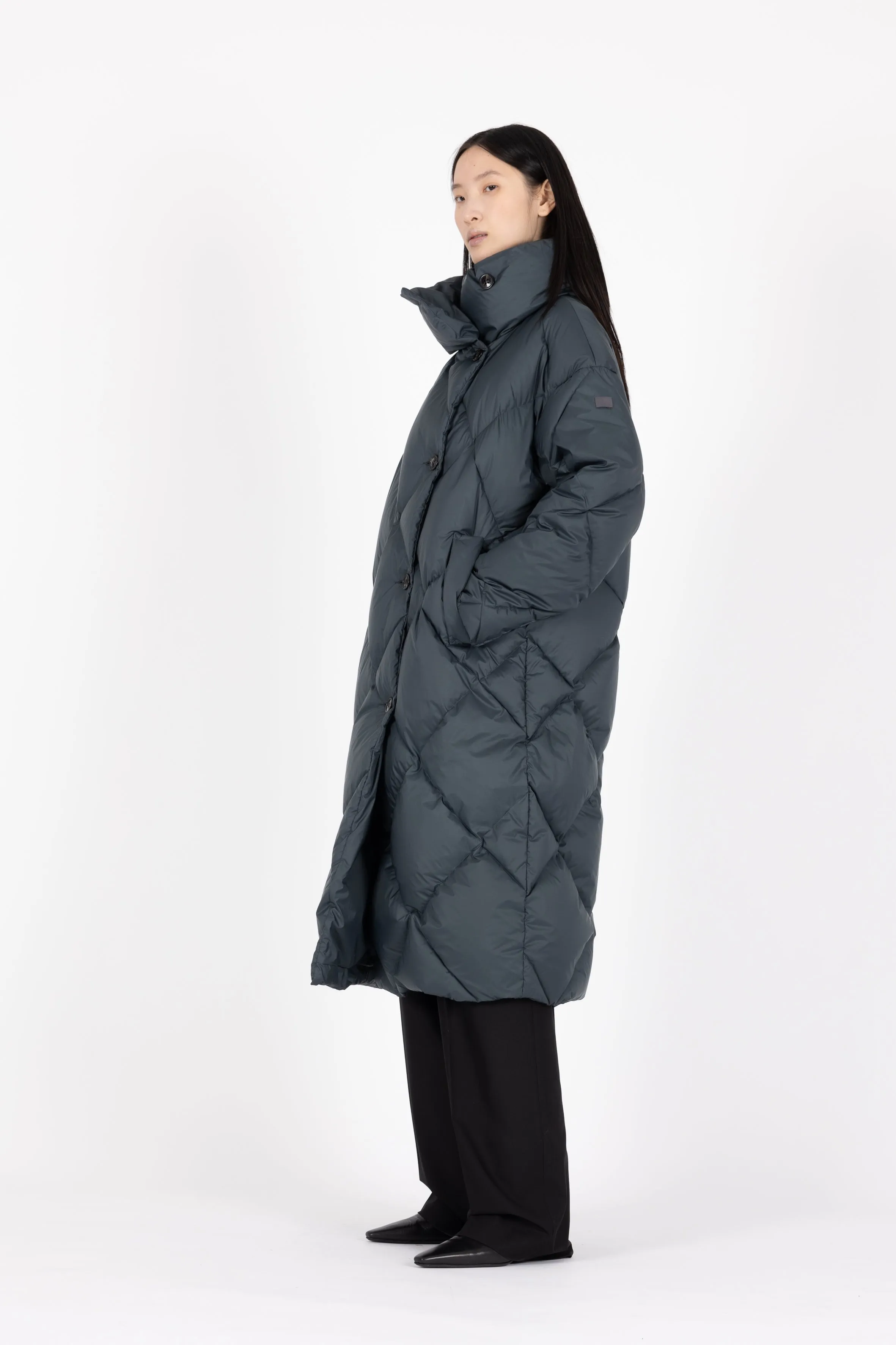 ICONIC DIAMOND QUILT DOWN COAT DEA