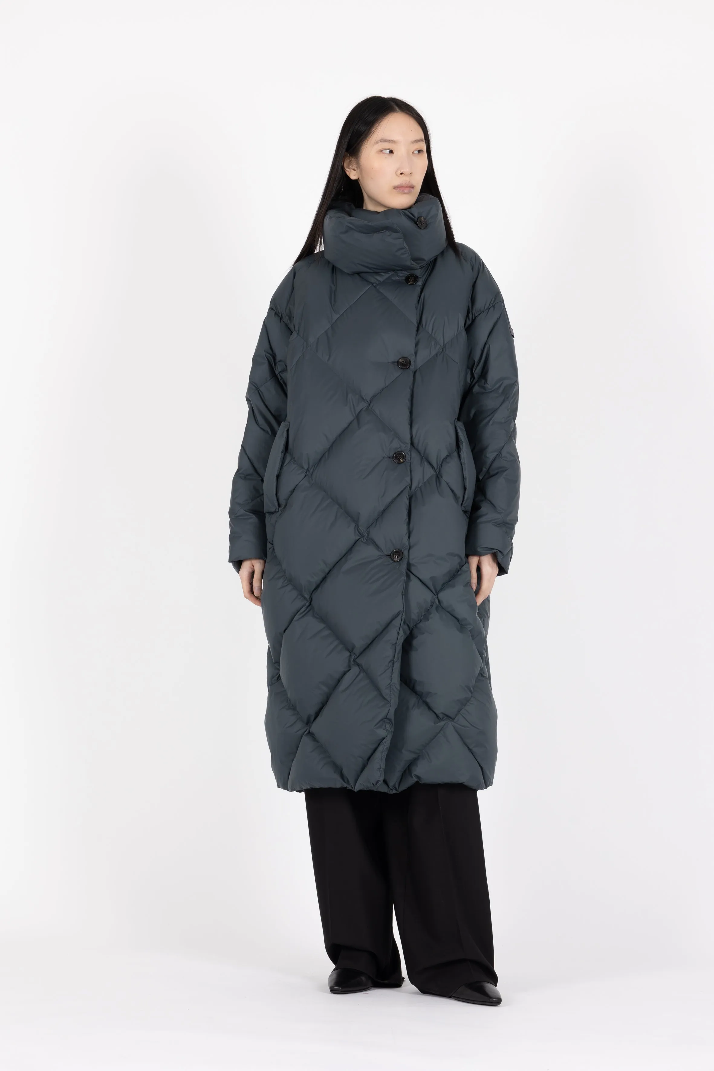 ICONIC DIAMOND QUILT DOWN COAT DEA